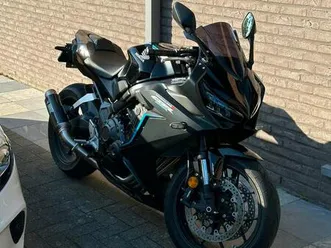 ② cbr650r bouwjaar 2023 - a2 rijbewijs (afgesteld op 35kw)