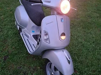 ② vespa 125 gts 2010 12 000 km