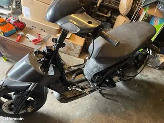 vends scooter thyphoon 2017 à remonter ct ok