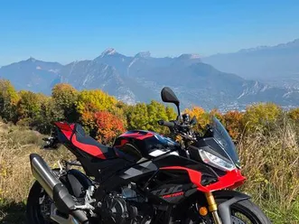 aprilia tuono v4 factory - 04/25 - 1ere main - 1150 km - tbe - 18375 euros