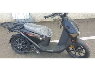 neuf- scooter electrique 50 cc-super soco cpx delivery. 70kms autonomie