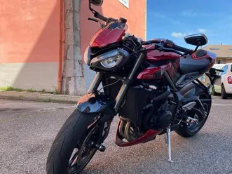 vends street triple rs
