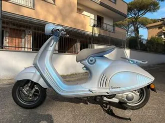 vespa 946 snake