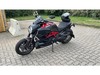 ducati diavel red carbon