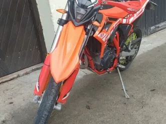 beta rr125 z 2021r zamiana opony crossowe/ trial beta evo 300 2t 2018 obidowa