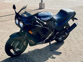 triumph daytona 1200 zwart