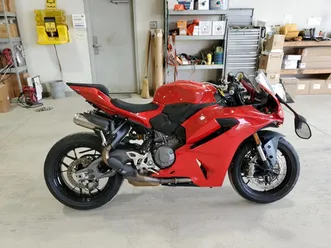 ducati panigale v2 →