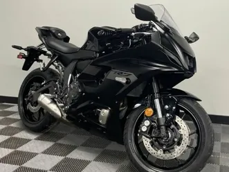 yamaha r7 2025 inkl. zubehör in schwarz, top zustand