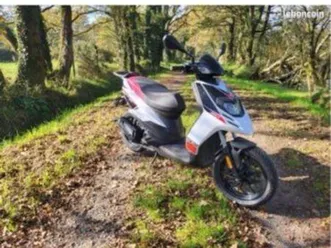 vend aprilia sr 50 2t