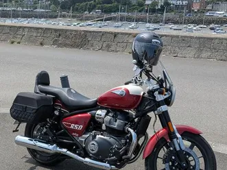 royal enfield super meteor 650. année 2024. 2000 km