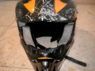 stylischer motocross-helm