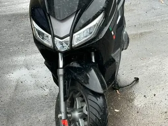 scooter aprilia sxr 50 – en très bon état générale