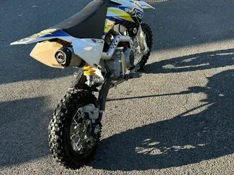 vend moto ycf