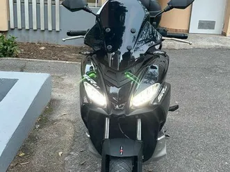 aprilia sr gt 125