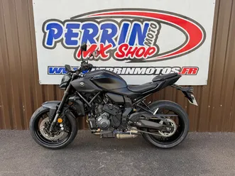 yamaha mt-07 y-amt akrapovic