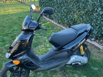② aprilia sr50 brommer te koop