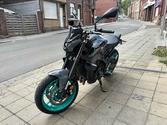 ② yamaha mt-09 akrapovic garantie 5 ans