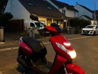 peugeot scooter kisbee rouge