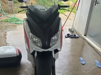 xmax 250 cc nada a fazer recen revisada , potente e economica albufeira e olhos de água