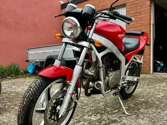 hyosung gt 125 von 2003 rot, wie neu