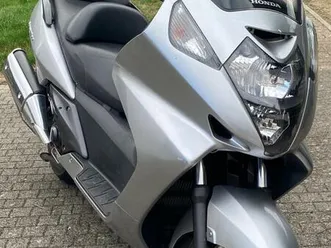 ② honda silverwing fjs 400,15000km, comfortabel, 2 cylinder!!