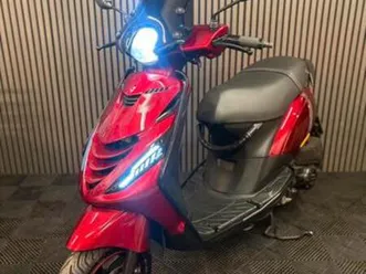 piaggio zip 4t 3v brom 2021 full option candy red — scooters | piaggio — marktplaats