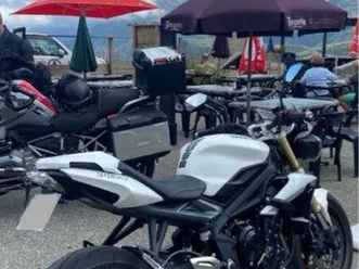 triumph street triple a2