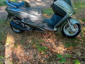 ② scooter sym gt250i