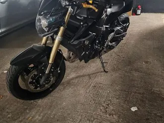suzuki gsr 750