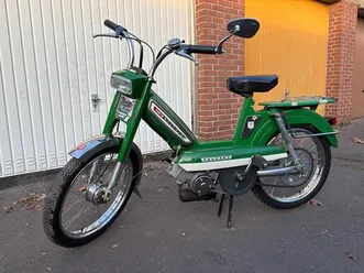 peugeot 103 mofa grün - klassisches moped