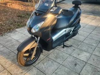 125 xmax black max yamaha 2009 bon état