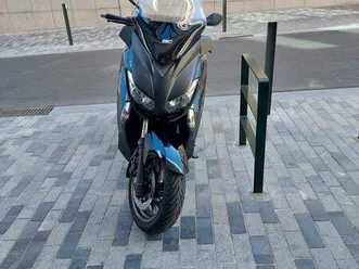 ② yamaha x max 400