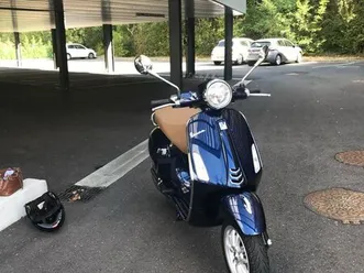 vespa primavera bleu nuit cuir marron 2022