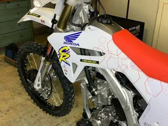 honda crf 250 – modèle 2024 – état neuf