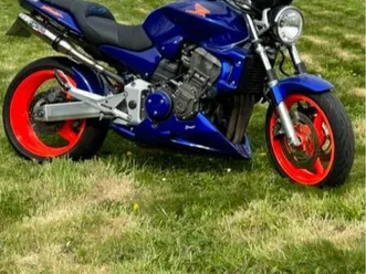 900 hornet en très bonne état