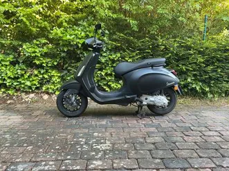 vespa sprint 50 notte