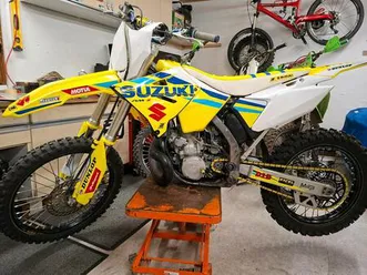 suzuki-rm-250-neu-aufgebaut