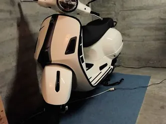 piaggio vespa gts 300 abs 2025- comme neuf 6 km au compteur