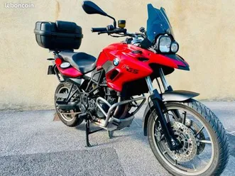 bmw f 700 gs pack confort et sécurité + top case givi 2 casques