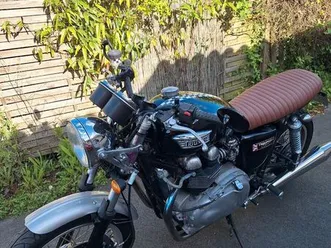 triumph thruxton 900 cc