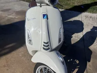 vespa primavera 125 bianco