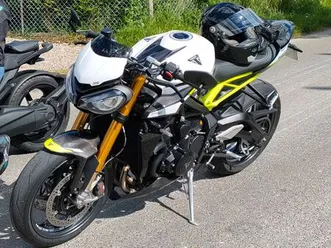 street triple moto2