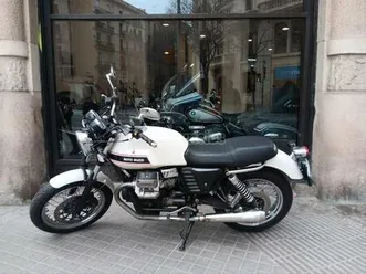 moto guzzi - v7 classic
