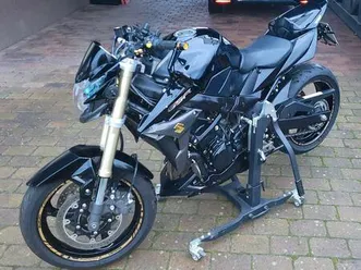 suzuki gsr750