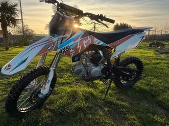 je vend ma ycf 125 biggy ou échange contre pc ou moto ,quad