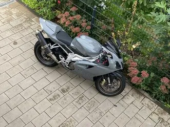 aprilia rsv 1000 r