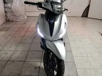 piaggio beverly 300 sport argento