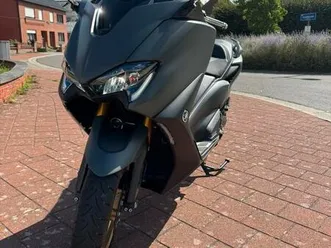 ② yamaha tmax 560 techmax full options etat comme neuve
