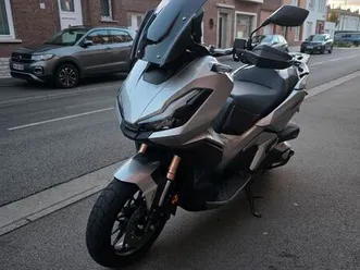 honda adv 350 neuf top case