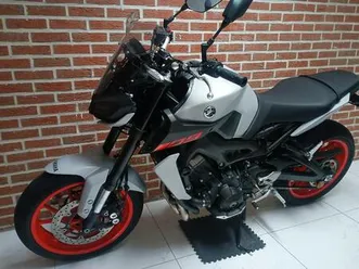 ② yamaha mt09 ice fluo 2020